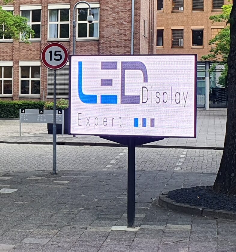 Led reclamemast RIVM on site